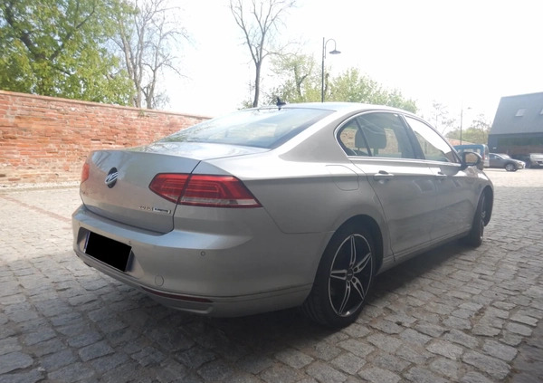 Volkswagen Passat cena 56900 przebieg: 181914, rok produkcji 2015 z Pasłęk małe 137